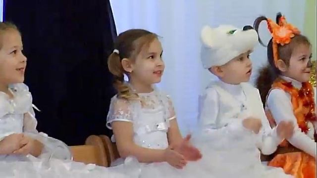 Начало новогоднего утренника в группе среднего возраста! смотреть онлайн