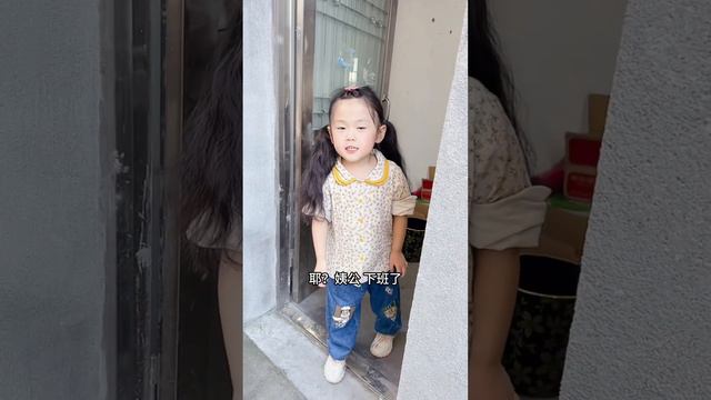 單親爸爸|咳嗽也抵擋不住妮廠長工作的熱情，不能傳染給學校的小朋友，但是可以傳染給師傅！【工厂小妮】#親子 #萌娃 #cutebaby