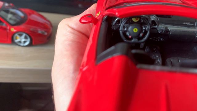 Обзор моделей Ferrari 458 Italia и 458 Spyder в 1:24 от Bburago смотреть онлайн