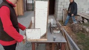 Бункерная кормушка для кур своими руками. Леггорн