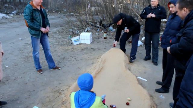 Катаем яйца на пасху. Game play Яйцекатка. смотреть онлайн