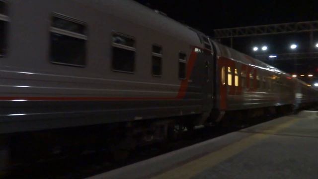 ЭП1М-572 с поездом №548 Сухум — Москва.