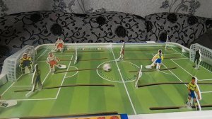Играем с Никитой в настольный футбол