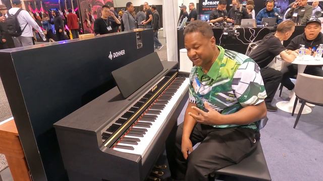 Kris Nicholson Test Drives the Donner DDP-400 Digital Piano at Namm 2023 смотреть онлайн