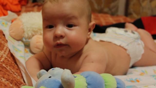 Малыш Марк поет в 3 месяца!! Baby Mark sings in 3 months!! смотреть онлайн