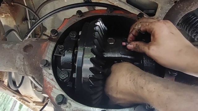Jeep Cherokee: Rear Disc Brake Swap - KJ/ZJ No Welding; Bolt-on Conversion ['91-'01 XJ] смотреть онлайн