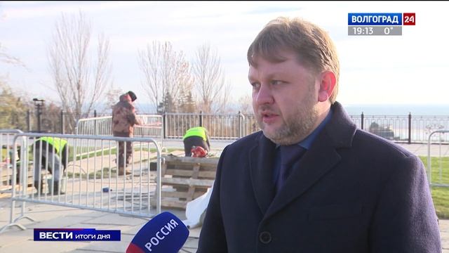 В Волгограде завершается реставрация мемориальной плиты на могиле маршала Василия Чуйкова смотреть онлайн