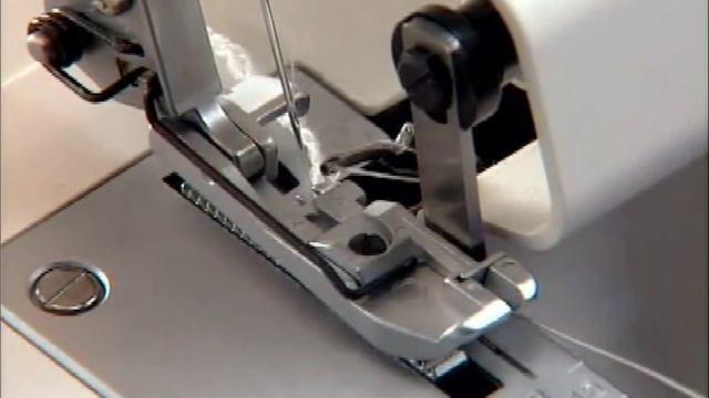 14. Nähfüsschen als Zubehör - Garn-Einnäh-Fuss - SINGER 14 SH 654 Overlock смотреть онлайн
