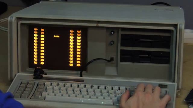 Booting the IBM 5155 Portable XT computer смотреть онлайн
