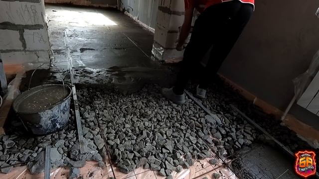 Вас не должна пугать стяжка пола своими руками , это не сложно ...