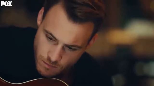 Serkan Bolat playing guitar #kerembürsin #edser #love #sençalkapımı #turkishdrama #serkanbolat смотреть онлайн