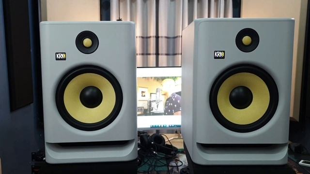ការតេសសំលេង: KRK ROKIT 8 смотреть онлайн