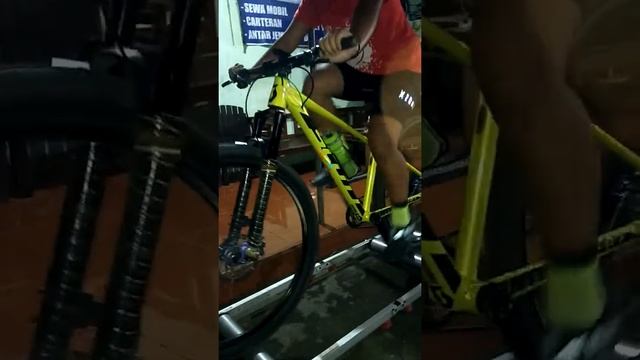 Roller trainer scott scale 980... dimalam hari pas bulan ramadhan смотреть онлайн