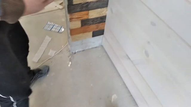 Облагоражуем дом деревом. Клеем дерево на стены из пеноблока. смотреть онлайн