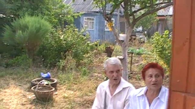 Бердников Геннадий Петрович и хор ветеранов "Родники". Хорошо на даче летом смотреть онлайн