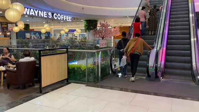 The Giga Mall is Huge in Saigon Ho Chi Minh City Vietnam! Take a Tour With Me! смотреть онлайн