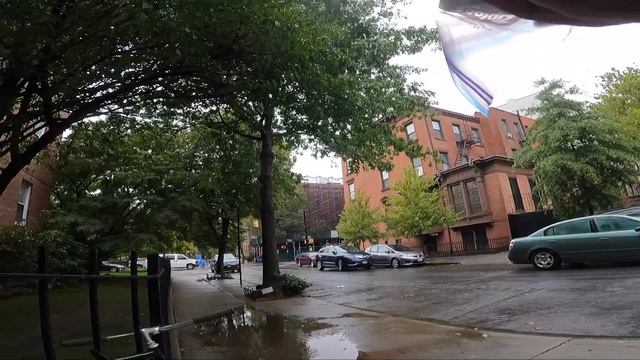 FIXED GEAR NYC | Bike Messenger On A Rainy Day In Brooklyn, NY