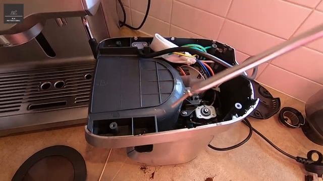 Breville Smart Coffee Grinder Jammed! - TEAR DOWN & INSPECTION - CAN WE FIX IT? смотреть онлайн