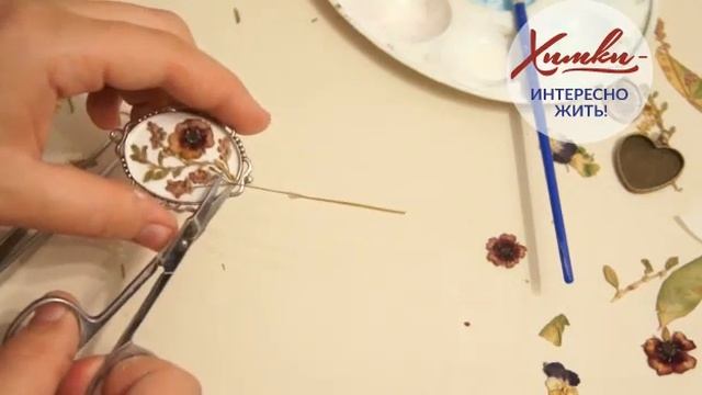 Цветочная композиция в форме кулона своими руками