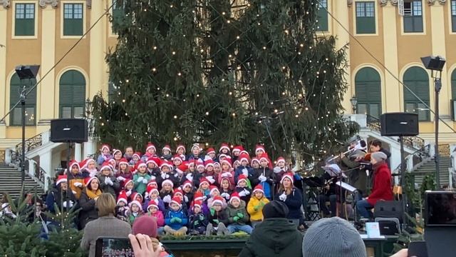 Christmas concert at Schönbrunn смотреть онлайн