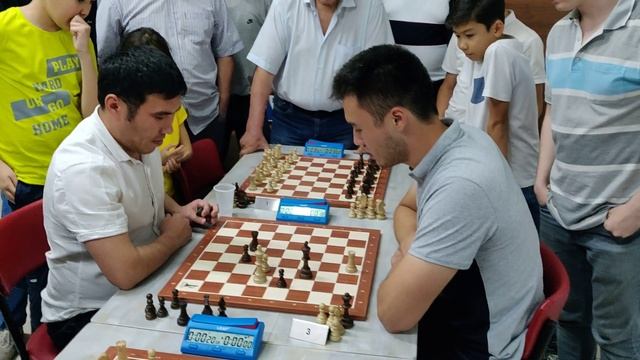 Шахматный блиц турнир в клубе Shatranj. смотреть онлайн