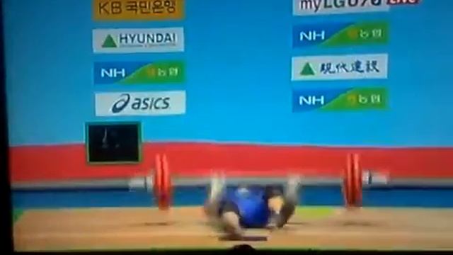 на женжину упала штанга смотреть онлайн