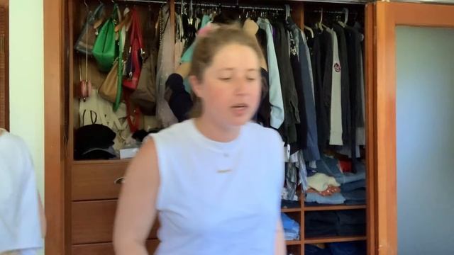 kate and morgan go through alex's closet | Alexandra Daddario смотреть онлайн