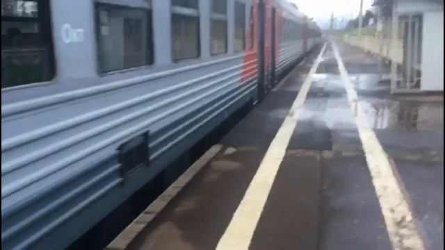 ЭТ2М прибывает и отправляется со станции Берёзки-Дачные смотреть онлайн