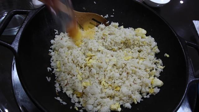 How To Make Fried Rice | Indonesian Nasi Goreng смотреть онлайн