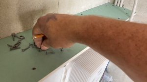 Как обшить инсталляцию гипсокартоном в два слоя.