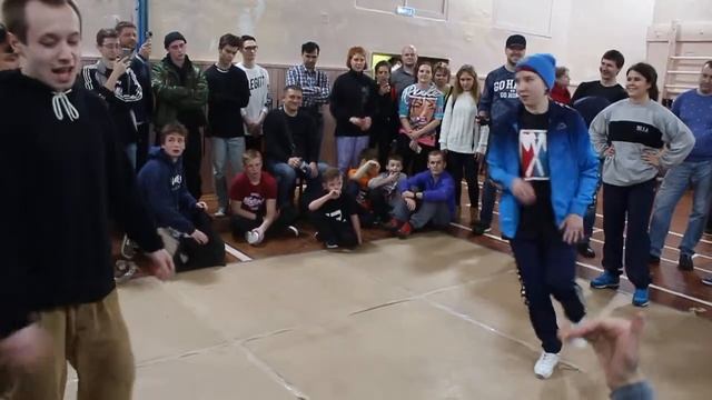 Девочки танцуют нижний брейк данс против мальчиков смотреть онлайн