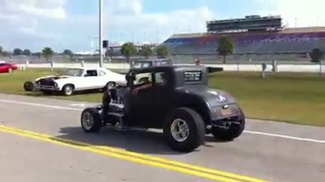 1932 Ford 3 window near accident смотреть онлайн