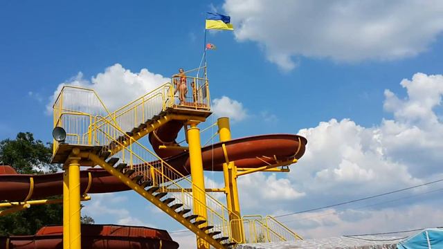 водные горки у дома Павловых смотреть онлайн