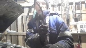 Как открыть капот на ваз лада 2115, если лопнула пружина!