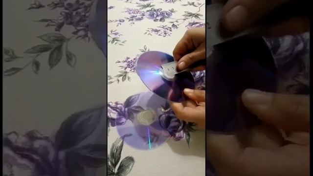 #блестки_из_CD_дисков
Как сделать блестки из CD дисков. Идея для поделок