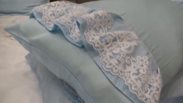 Голубое постельное белье из тенселя с кружевом в стиле Shabby Chic смотреть онлайн