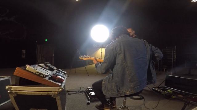 I Got To Play The Guitar Rig Of Drew Shirley! (Guitarist Of Switchfoot) смотреть онлайн