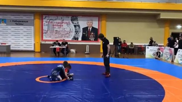 Турнир по ММА. 8-9 лет. второй бой -победа смотреть онлайн