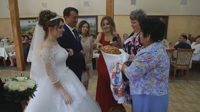 Встреча молодожёнов с караваем смотреть онлайн