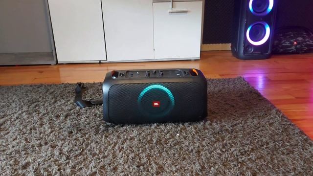 JBL Partybox ON-THE-GO Short sound test on 50% volume смотреть онлайн