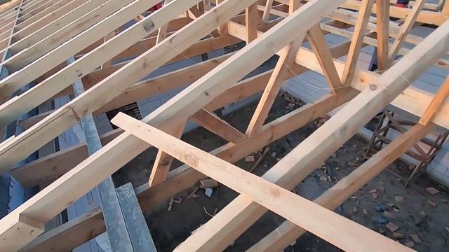 КАК МОЖНО ЭКОНОМИТЬ ЛЕС НА КРЫШЕ смотреть онлайн