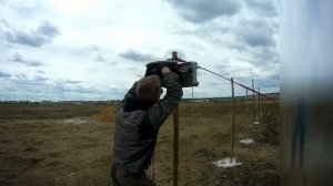 Как отрезать столбы для забора ровно