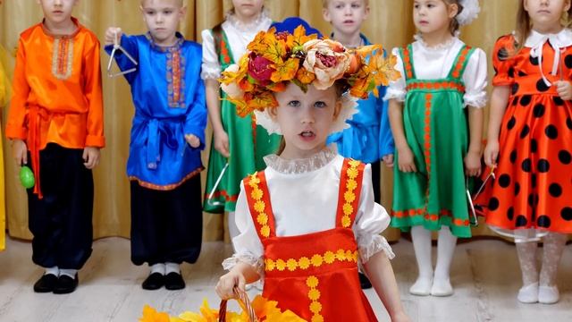 "Осень золотинушка" О. Воеводина, детский сад "Солнышко" средняя гр. , Краснодар, осенний утренник смотреть онлайн