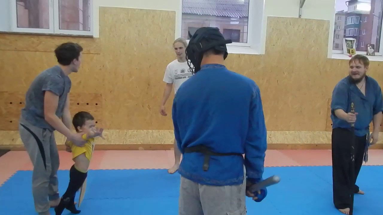 Не отпускает отца на спарринг. смотреть онлайн