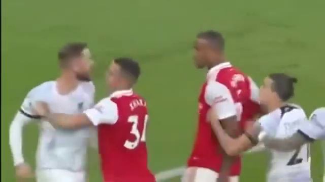Granit Xhaka Fight vs Henderson Arsenal vs liverpool смотреть онлайн