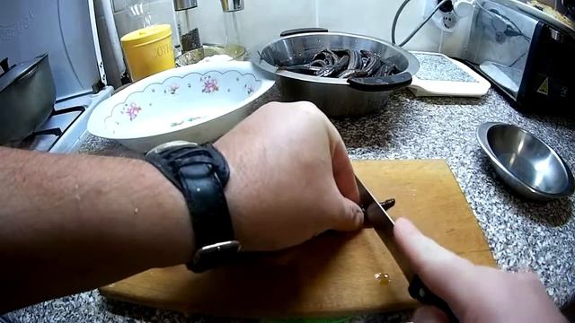 Жареные вьюны (Украинская кухня) | Fried morning glories (Ukrainian cuisine) смотреть онлайн