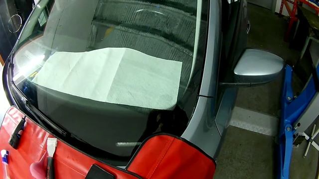 Ремонт лобового скла Skoda Rapid смотреть онлайн