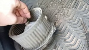 как устранить шум моторчика печки Карина ат212