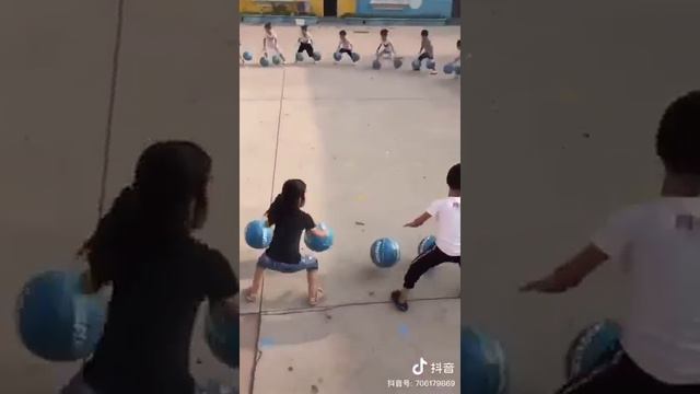Обычный детский садик в Китае смотреть онлайн