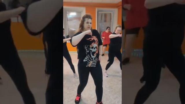 Вот так у нас весело на групповых тренировках Zumba party ❤️? смотреть онлайн